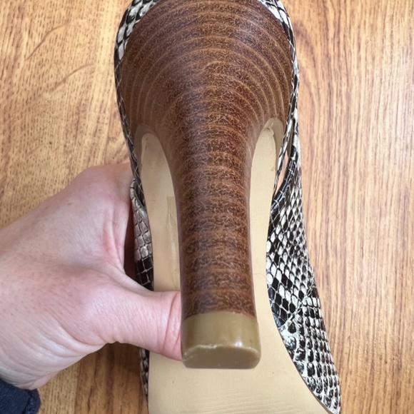 Le Chateau Snake Skin Sling Back Pumps - US 5M - Picture 6 of 7